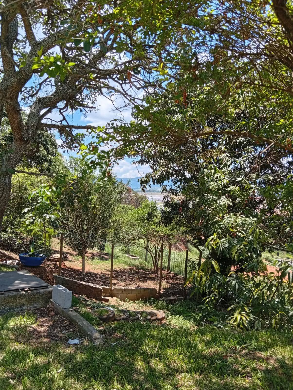 Chácara à Venda em Extrema/MG: 2.000 m², Piscina e Casa com 3 Quartos a 500 m da Fernão Dias