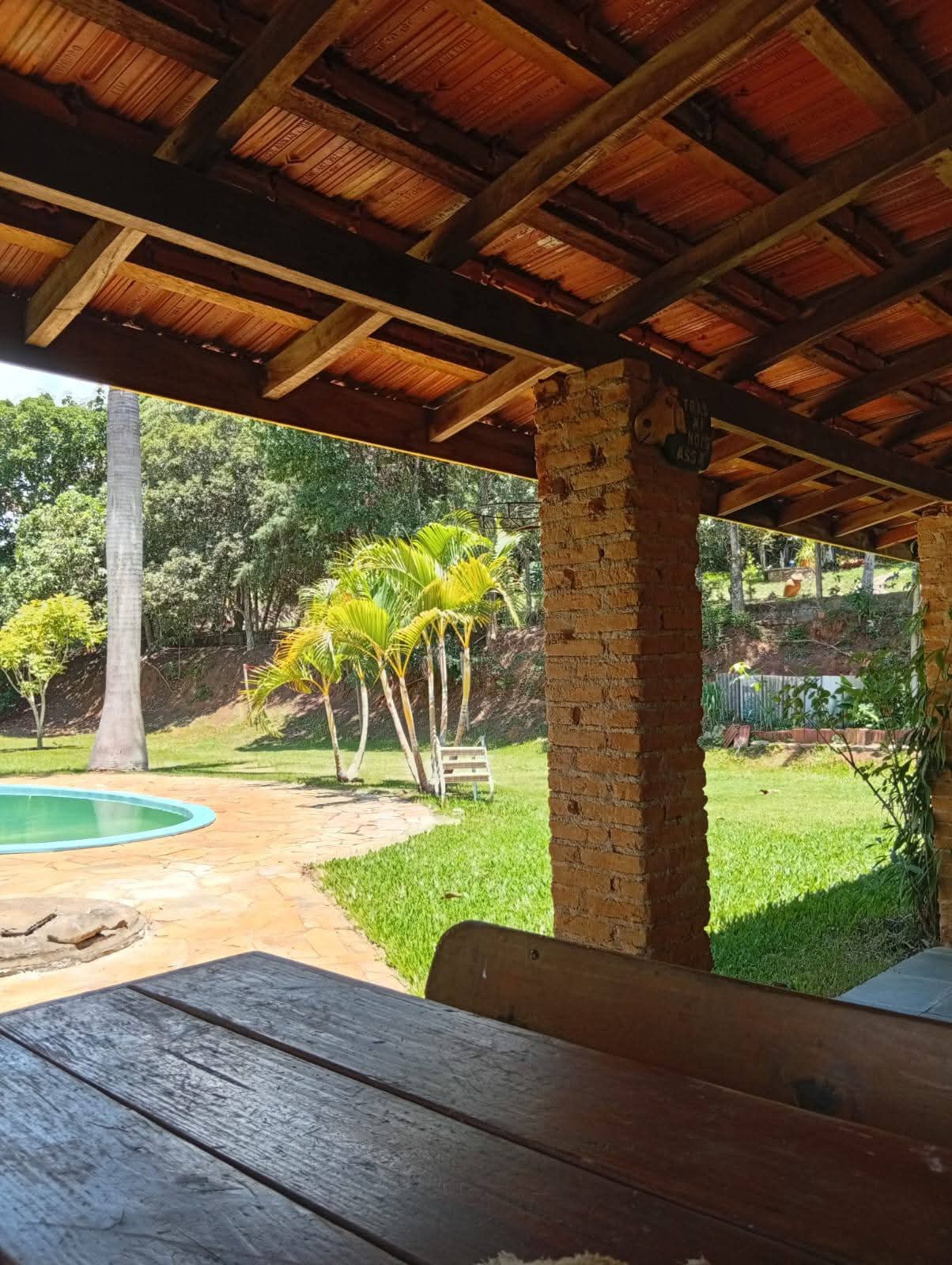 Chácara à Venda em Extrema/MG: 2.000 m², Piscina e Casa com 3 Quartos a 500 m da Fernão Dias