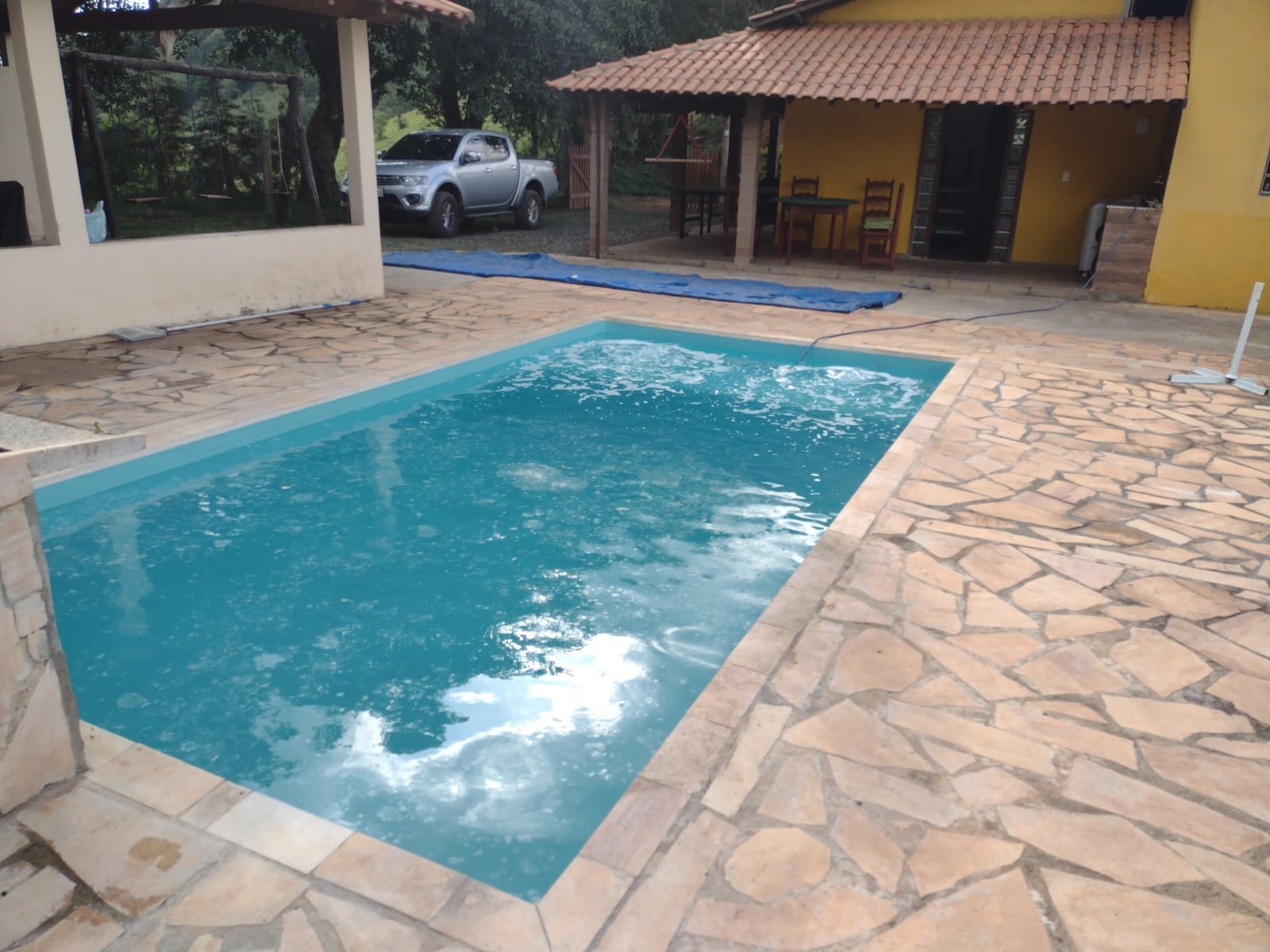 Chácara à Venda em Extrema/MG: 2.000 m², Piscina e Casa com 3 Quartos a 500 m da Fernão Dias