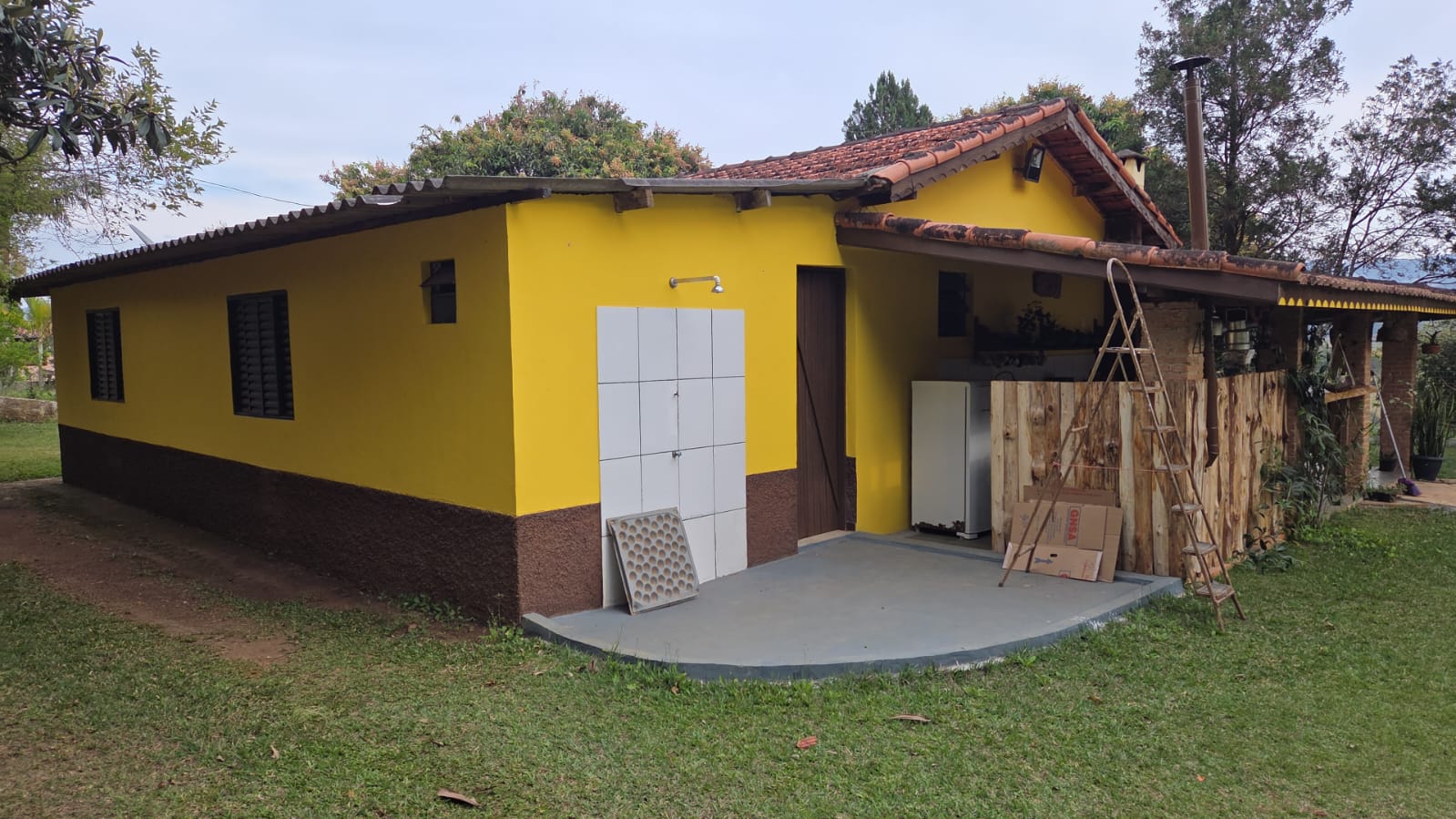 Chácara à Venda em Extrema/MG: 2.000 m², Piscina e Casa com 3 Quartos a 500 m da Fernão Dias