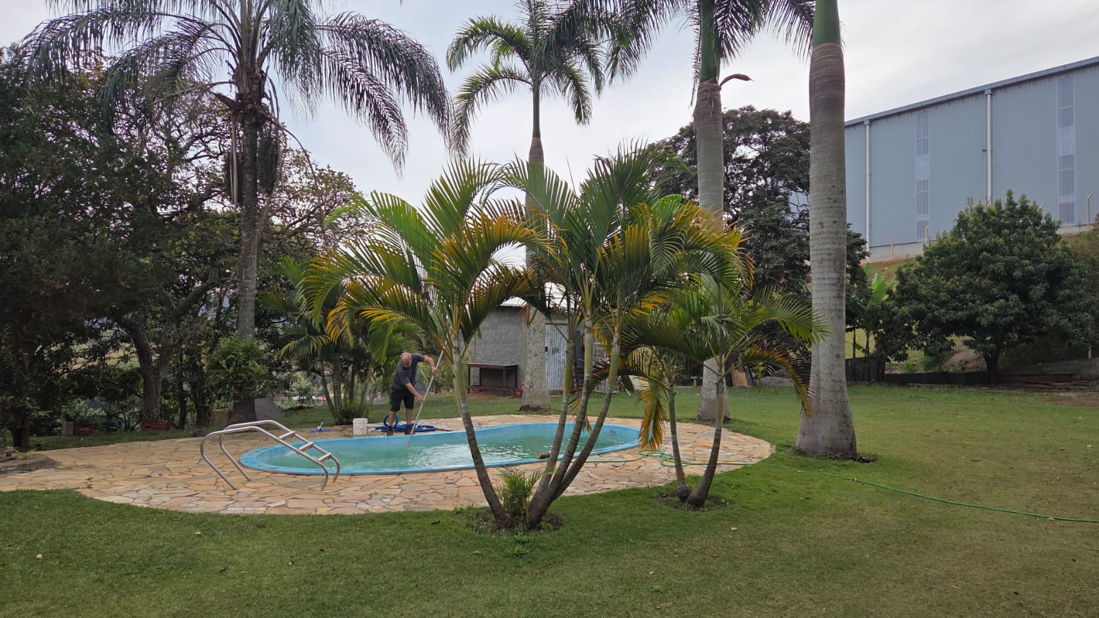 Chácara à Venda em Extrema/MG: 2.000 m², Piscina e Casa com 3 Quartos a 500 m da Fernão Dias