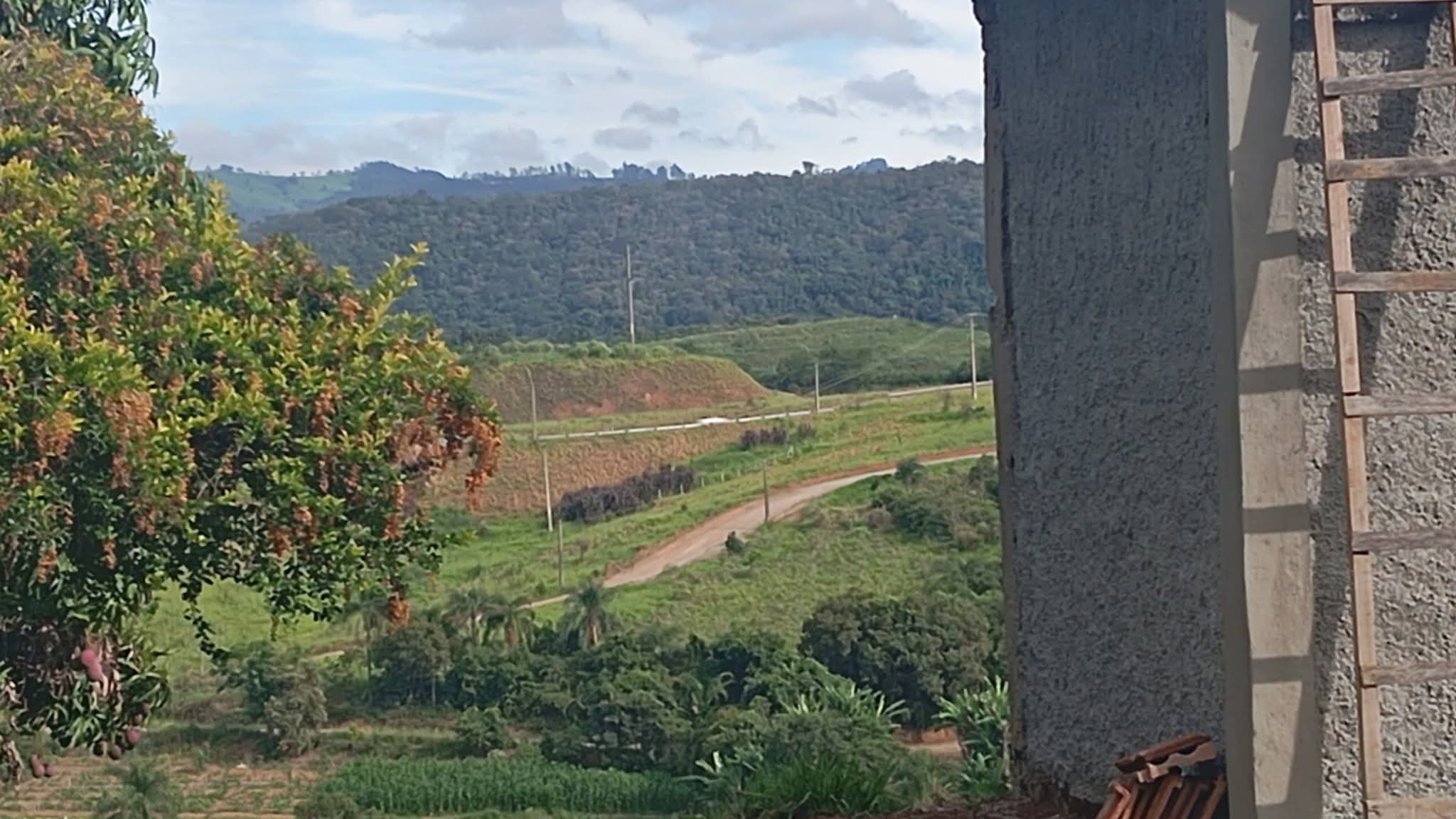 Chácara à Venda em Extrema/MG: 2.000 m², Piscina e Casa com 3 Quartos a 500 m da Fernão Dias