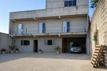 Casa com 3 quartos, sendo um com suite, sala, cozinha, lavanderia e garagem. Tapecirica da Serra / SP 1283