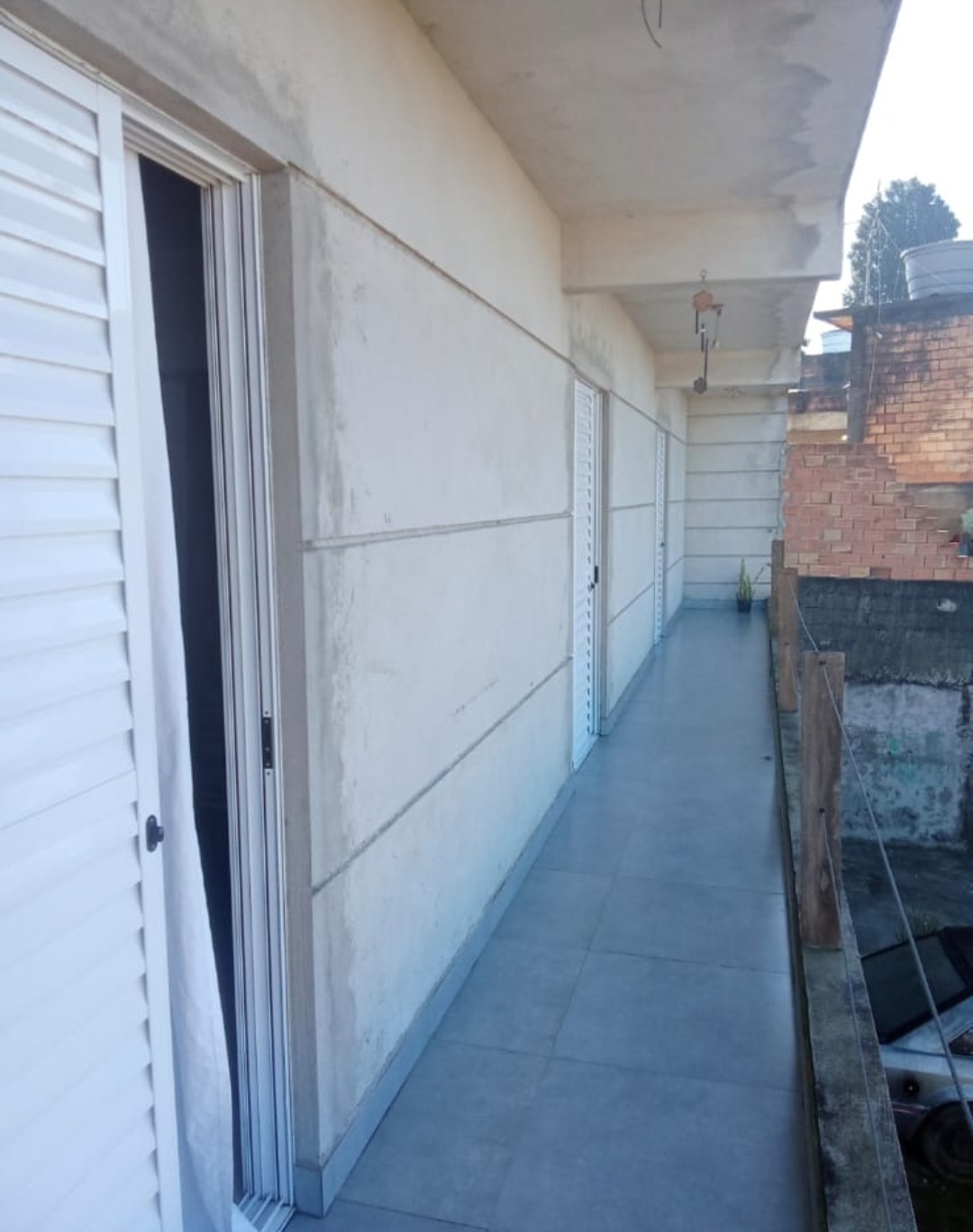 Casa com 3 quartos, sendo um com suite, sala, cozinha, lavanderia e garagem. Tapecirica da Serra / SP 1283