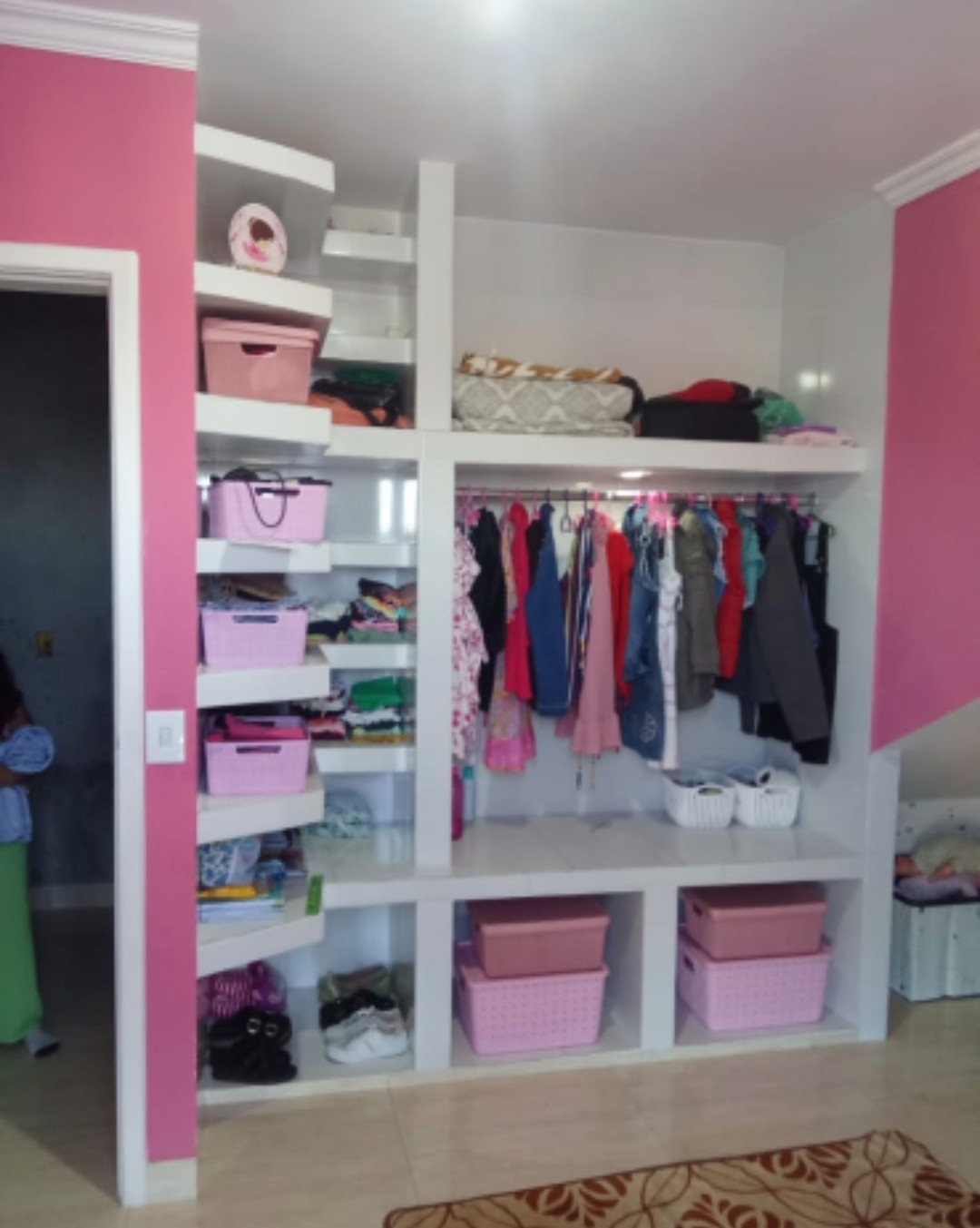 Casa com 3 quartos, sendo um com suite, sala, cozinha, lavanderia e garagem. Tapecirica da Serra / SP 1283