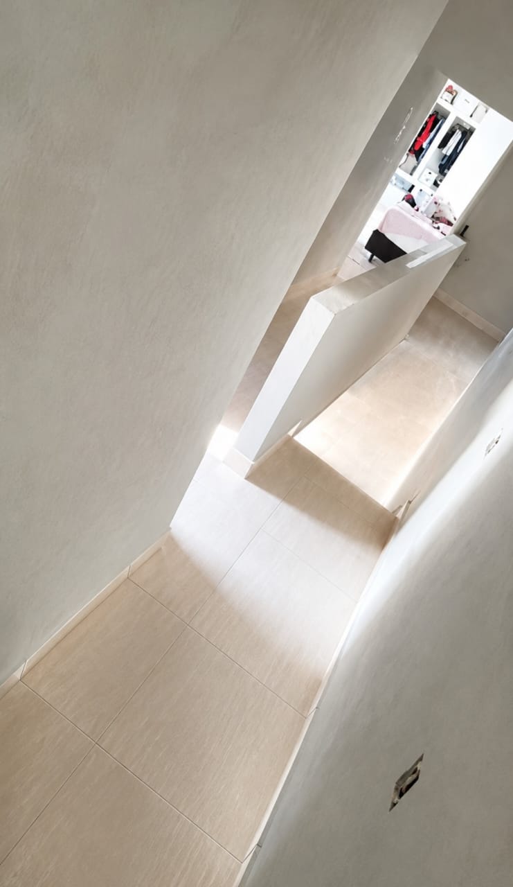 Casa com 3 quartos, sendo um com suite, sala, cozinha, lavanderia e garagem. Tapecirica da Serra / SP 1283