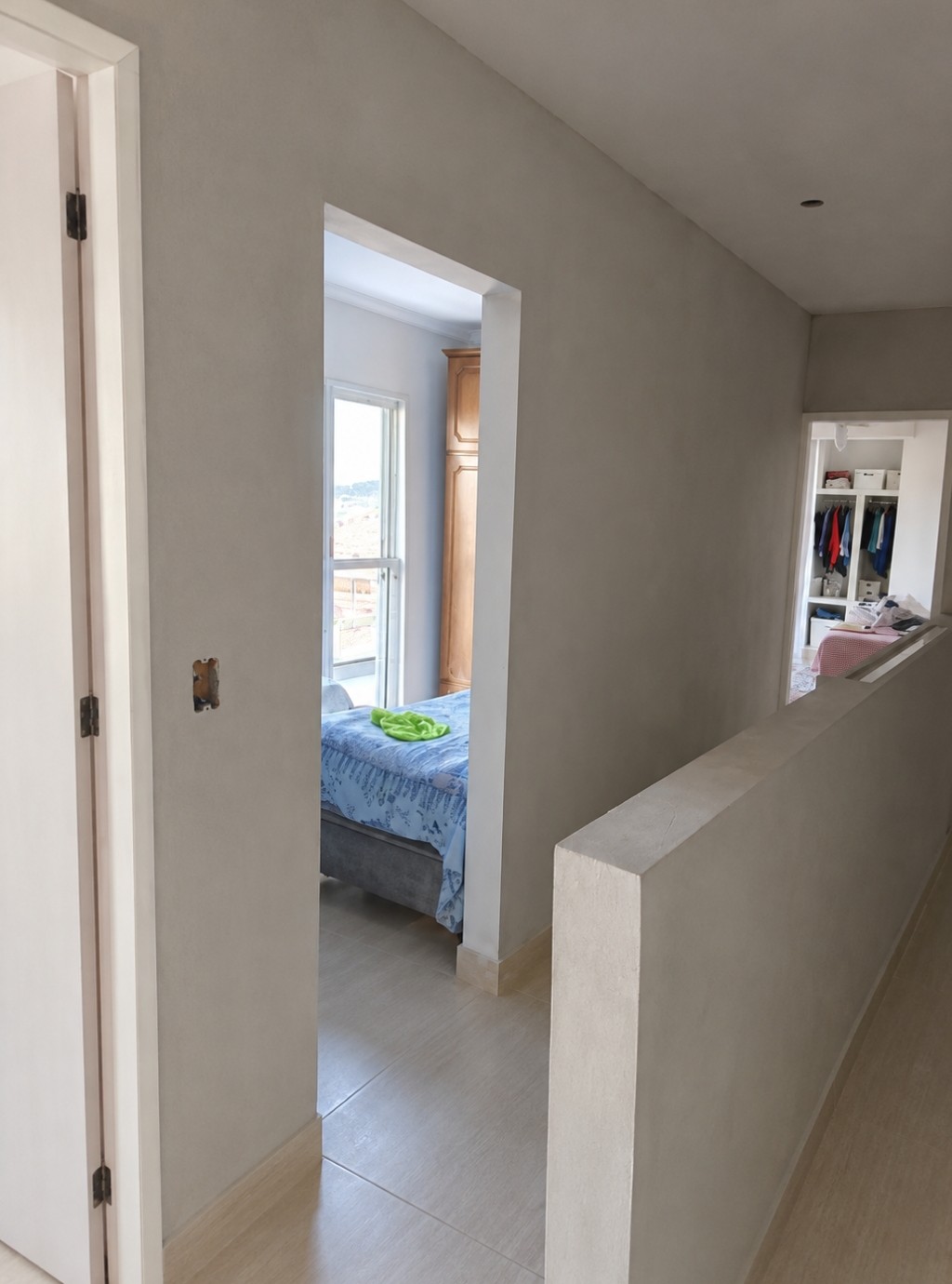 Casa com 3 quartos, sendo um com suite, sala, cozinha, lavanderia e garagem. Tapecirica da Serra / SP 1283