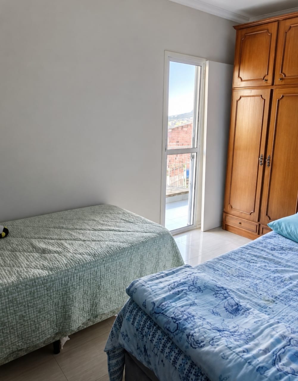 Casa com 3 quartos, sendo um com suite, sala, cozinha, lavanderia e garagem. Tapecirica da Serra / SP 1283