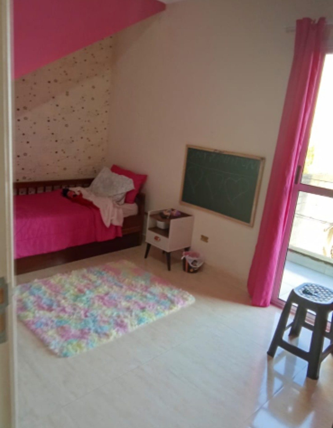 Casa com 3 quartos, sendo um com suite, sala, cozinha, lavanderia e garagem. Tapecirica da Serra / SP 1283