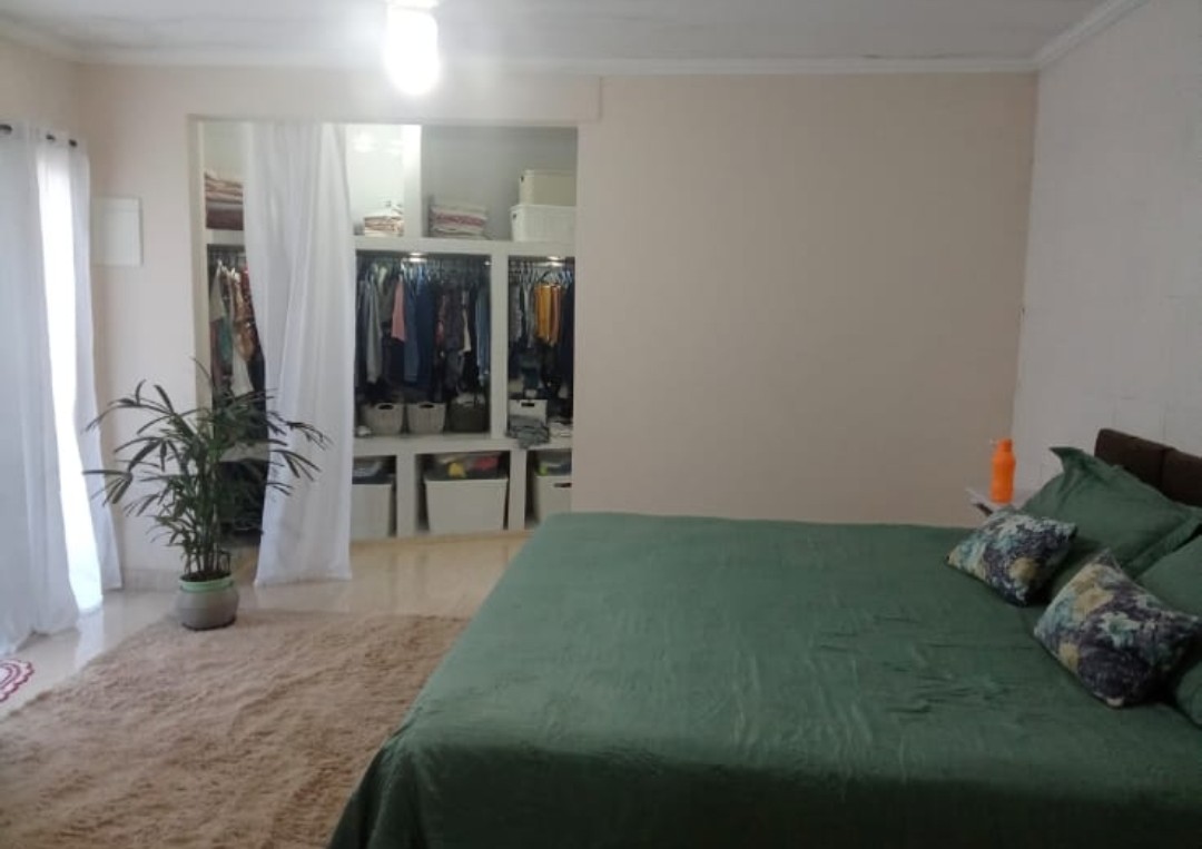 Casa com 3 quartos, sendo um com suite, sala, cozinha, lavanderia e garagem. Tapecirica da Serra / SP 1283