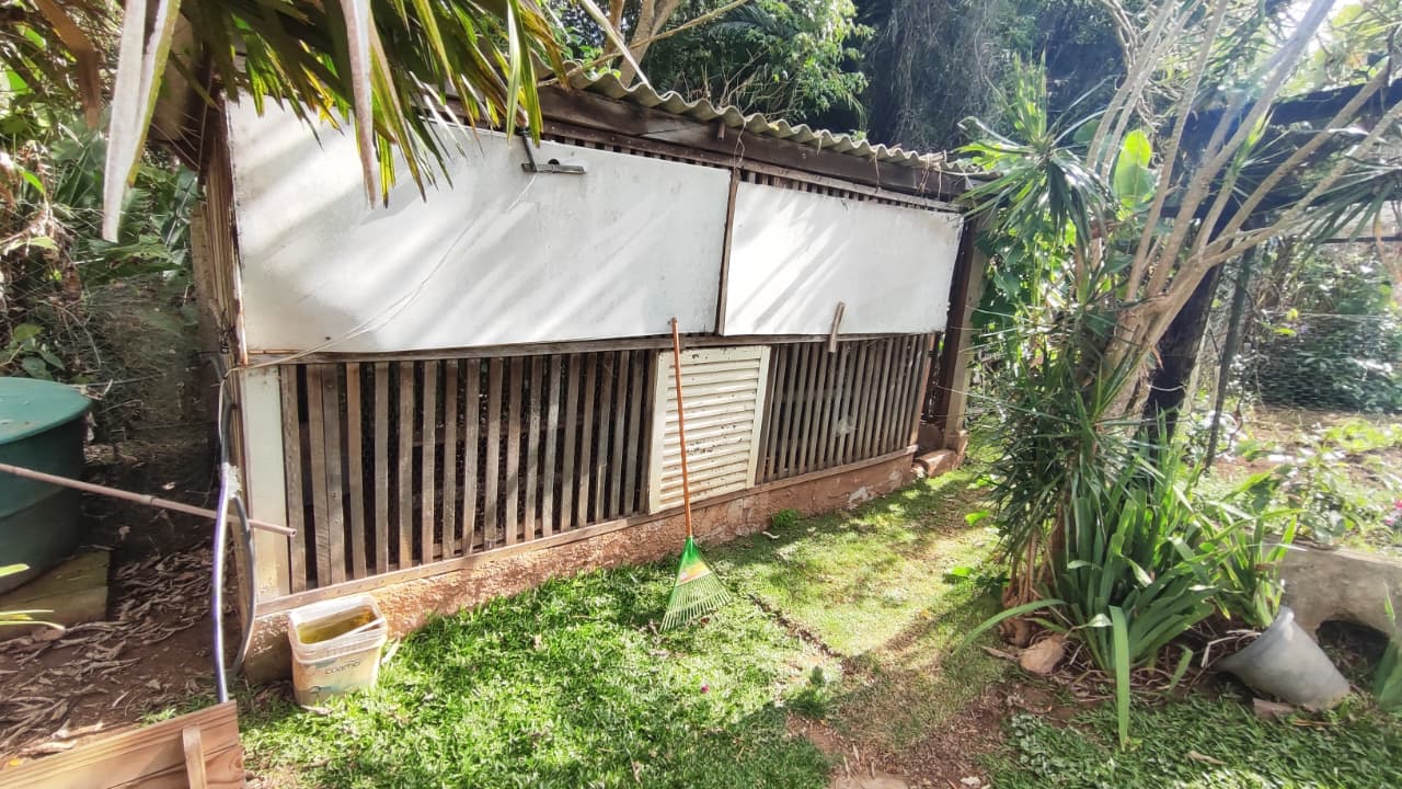 Chácara à venda a casa possui:3 quartos, sendo 1 suíte, banheiro, sala, cozinha. Em Pinhalzinho - SP 1285
