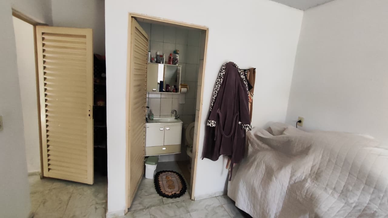 Chácara à venda a casa possui:3 quartos, sendo 1 suíte, banheiro, sala, cozinha. Em Pinhalzinho - SP 1285