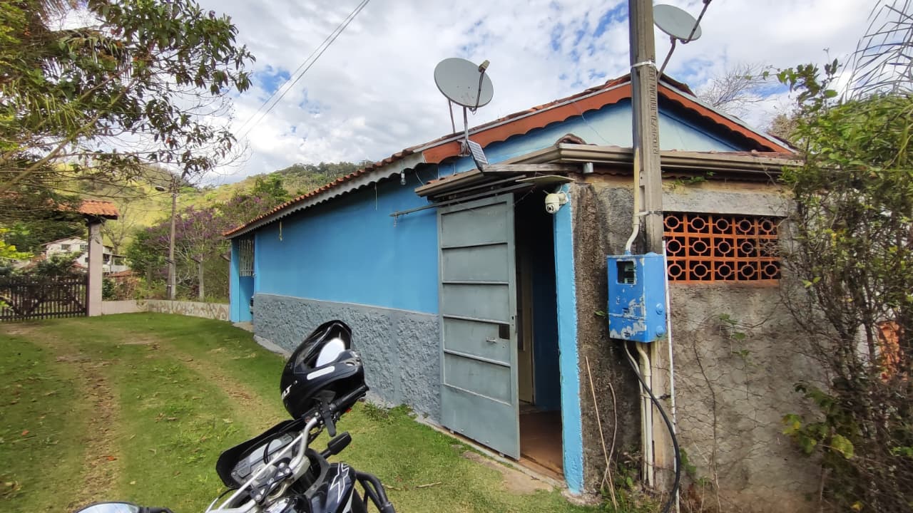Chácara à venda a casa possui:3 quartos, sendo 1 suíte, banheiro, sala, cozinha. Em Pinhalzinho - SP 1285