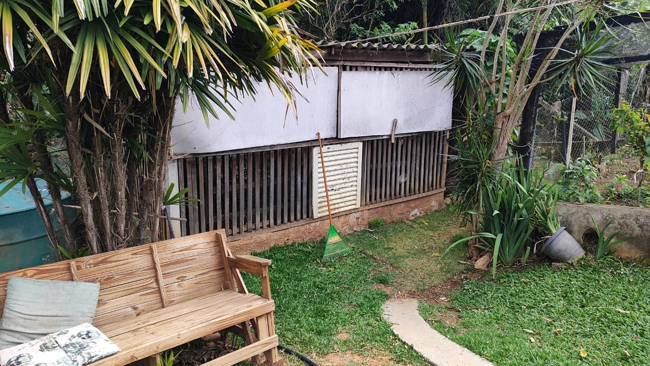 Chácara à venda a casa possui:3 quartos, sendo 1 suíte, banheiro, sala, cozinha. Em Pinhalzinho - SP 1285