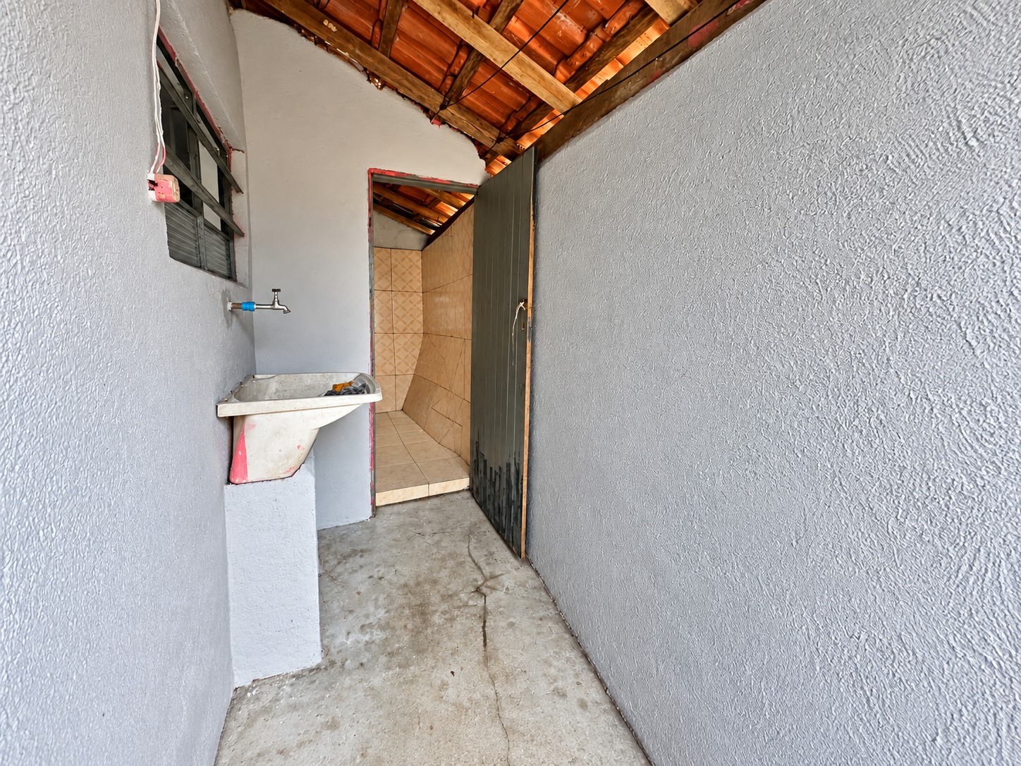 Casa com 2 quartos, sala, cozinha, banheiro e área externa à venda em Toledo próxima ao centro cod. 1298