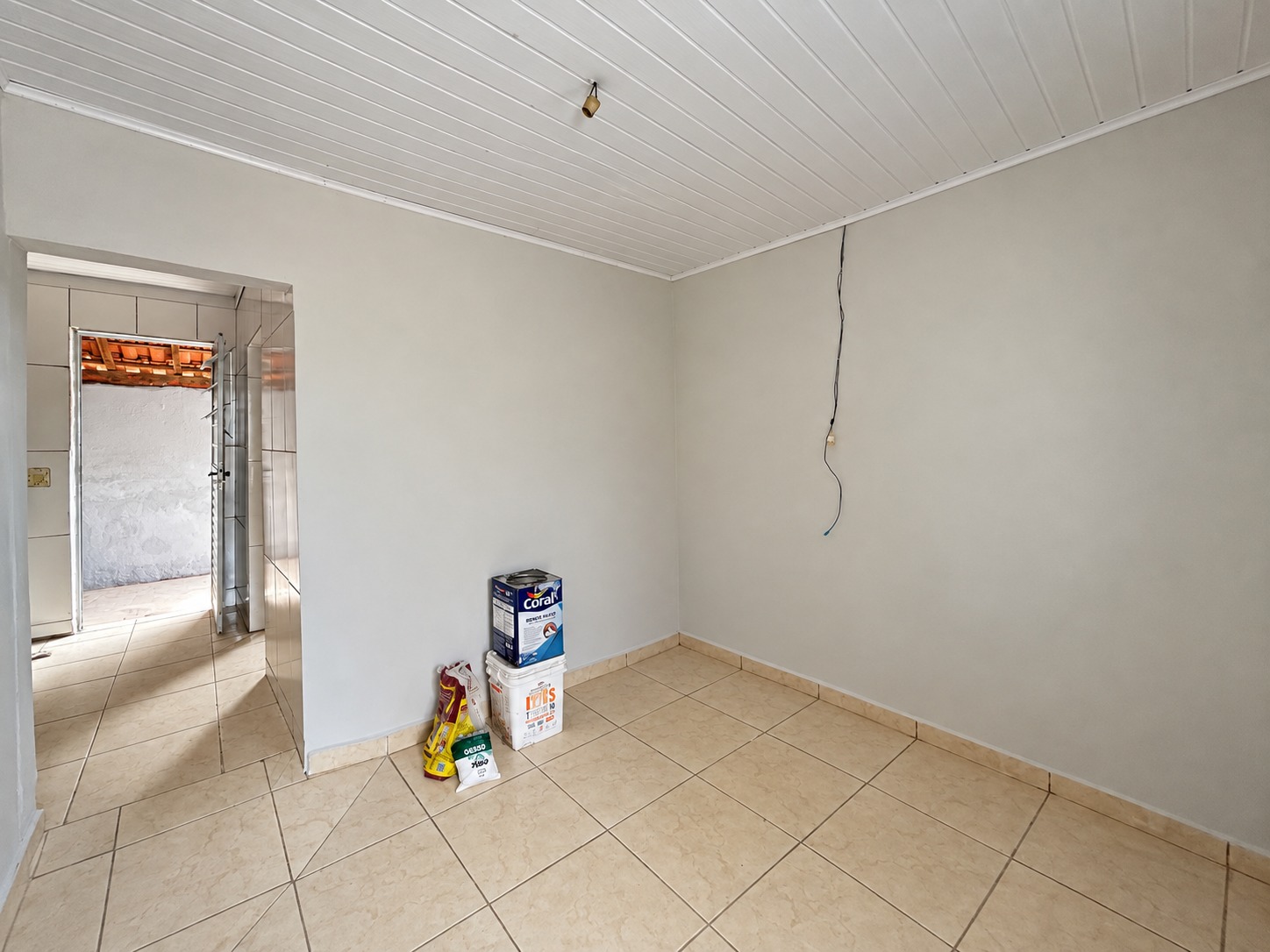 Casa com 2 quartos, sala, cozinha, banheiro e área externa à venda em Toledo próxima ao centro cod. 1298
