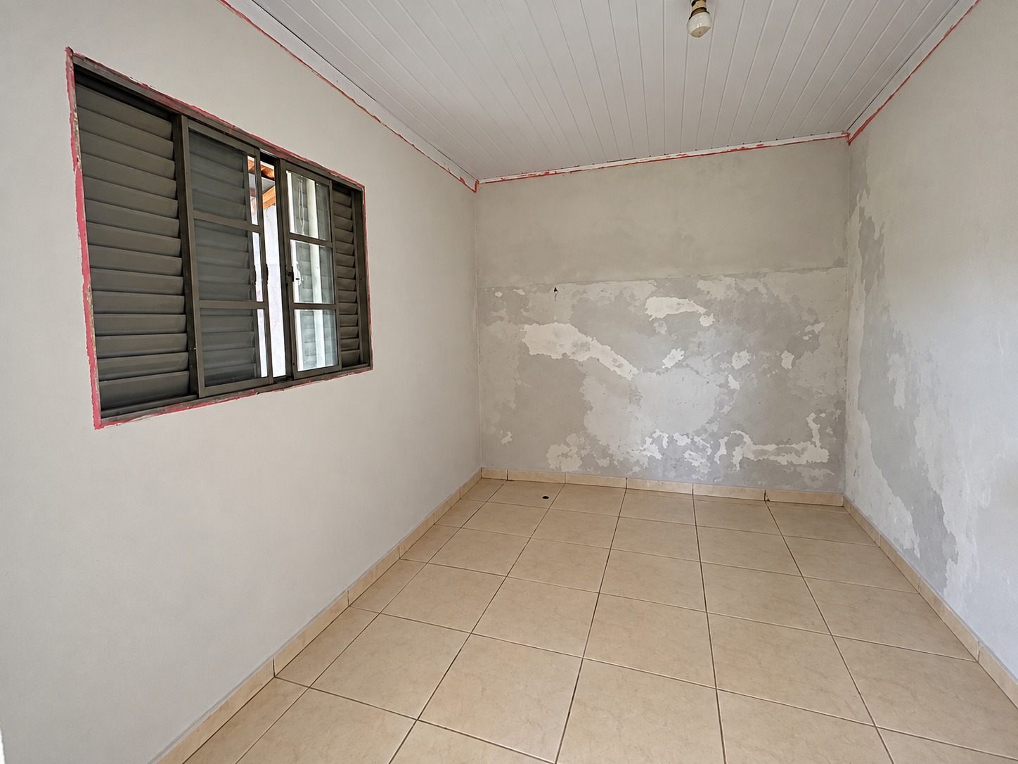Casa com 2 quartos, sala, cozinha, banheiro e área externa à venda em Toledo próxima ao centro cod. 1298