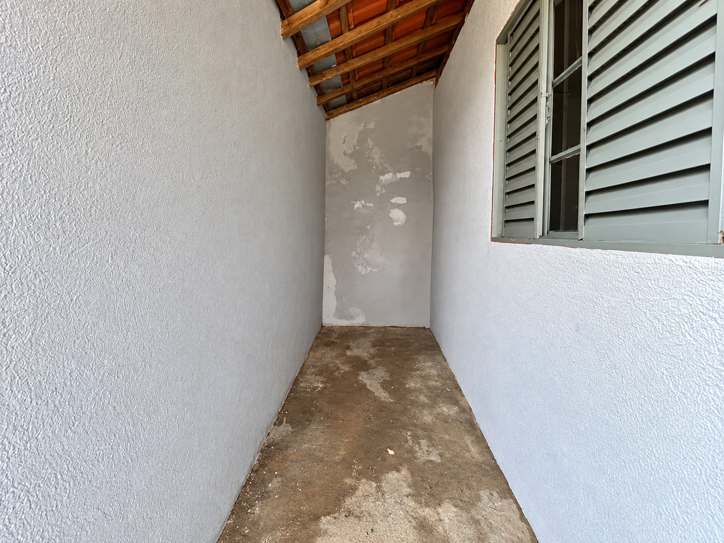 Casa com 2 quartos, sala, cozinha, banheiro e área externa à venda em Toledo próxima ao centro cod. 1298