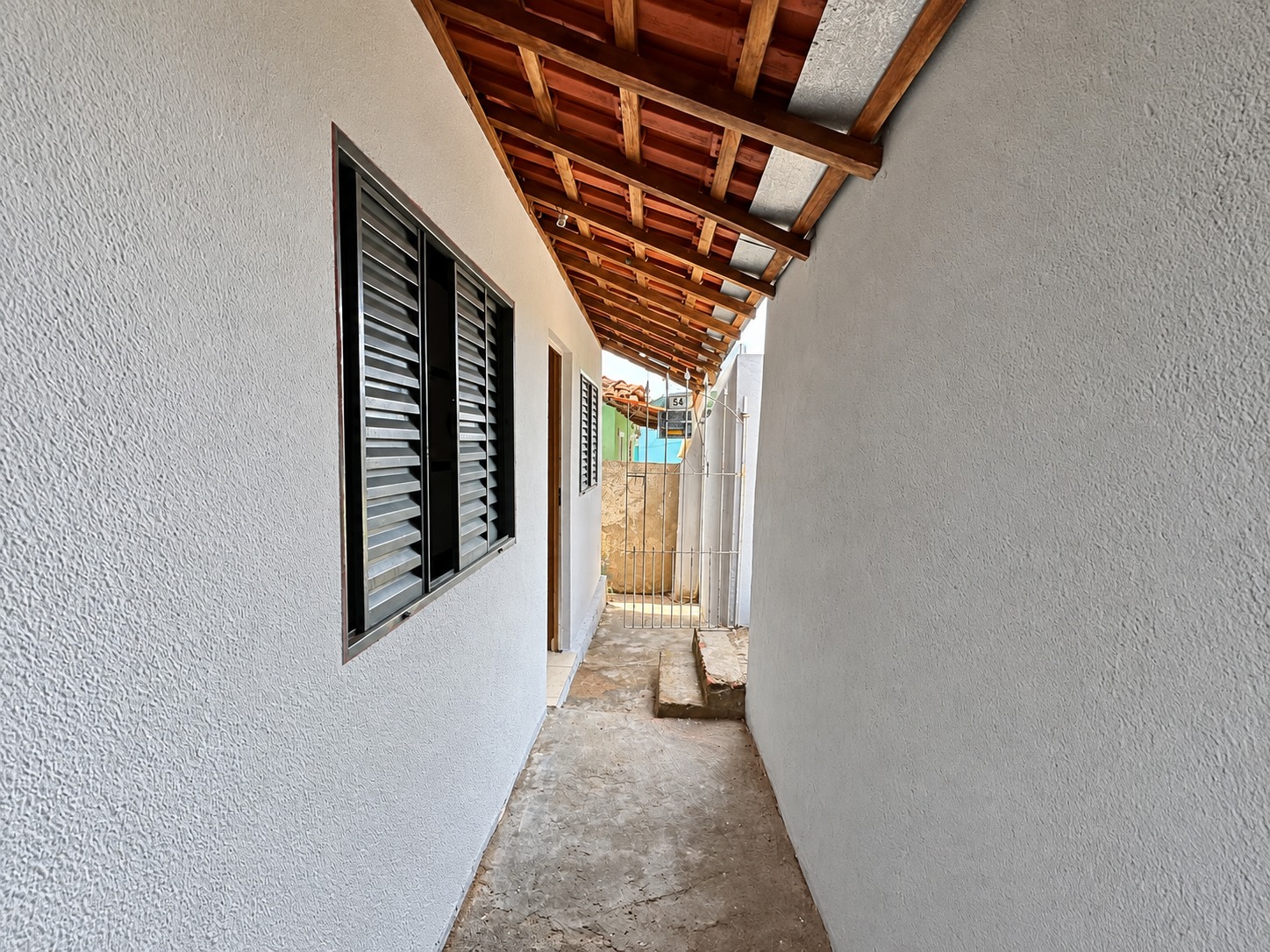 Casa com 2 quartos, sala, cozinha, banheiro e área externa à venda em Toledo próxima ao centro cod. 1298