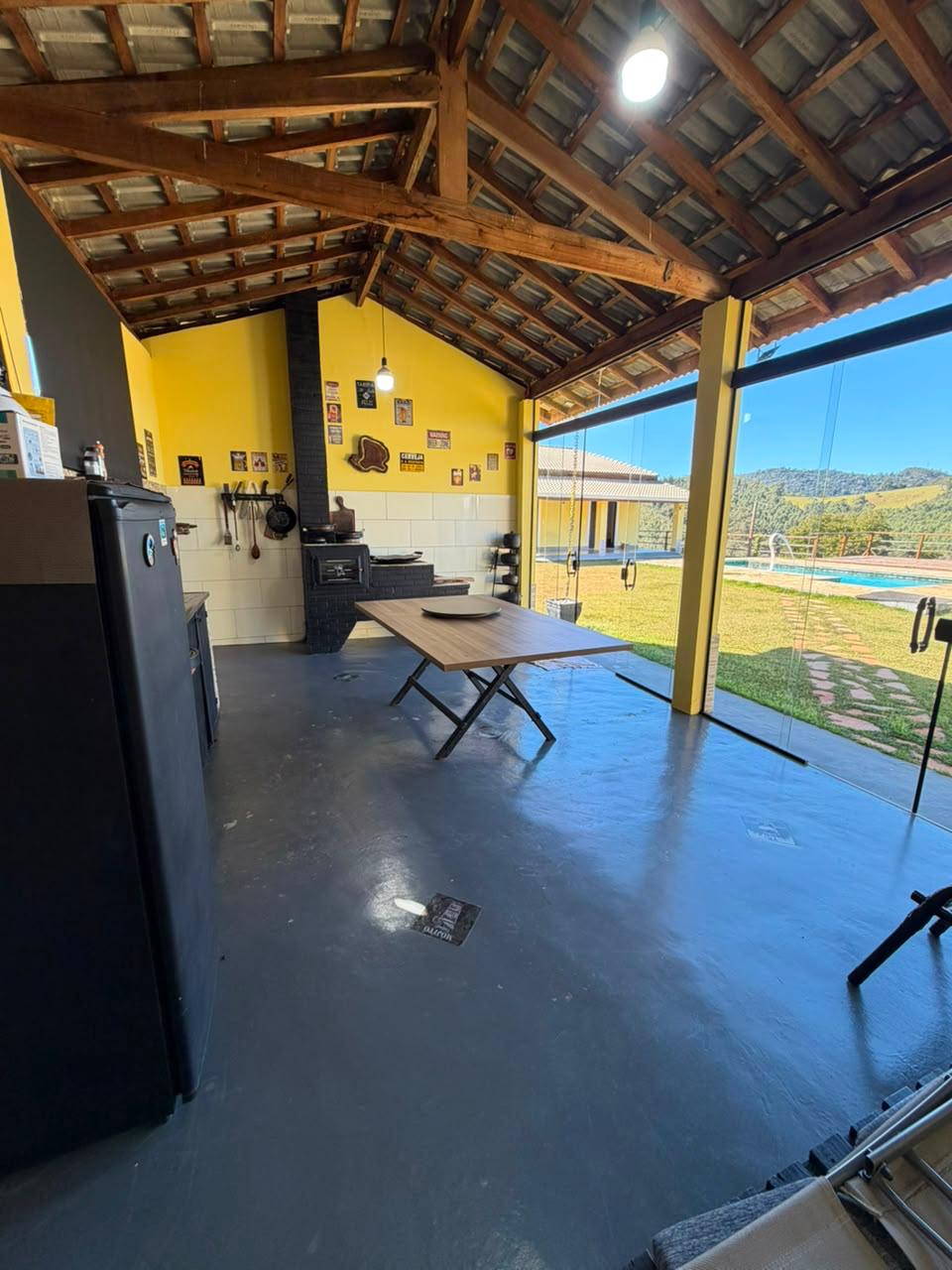 Chácara em Toledo - MG com: casa, 2 suites extras, picina, área gourmet cod. 1299