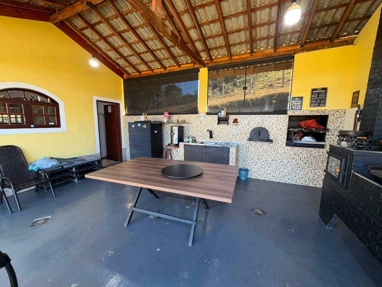 Chácara em Toledo - MG com: casa, 2 suites extras, picina, área gourmet cod. 1299