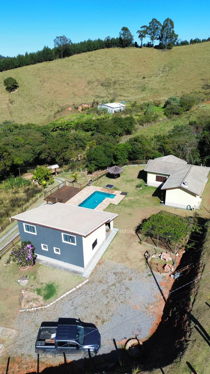 Chácara em Toledo - MG com: casa, 2 suites extras, picina, área gourmet cod. 1299