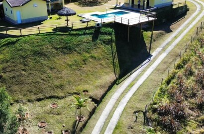 Chácara em Toledo - MG com: casa, 2 suites extras, picina, área gourmet cod. 1299