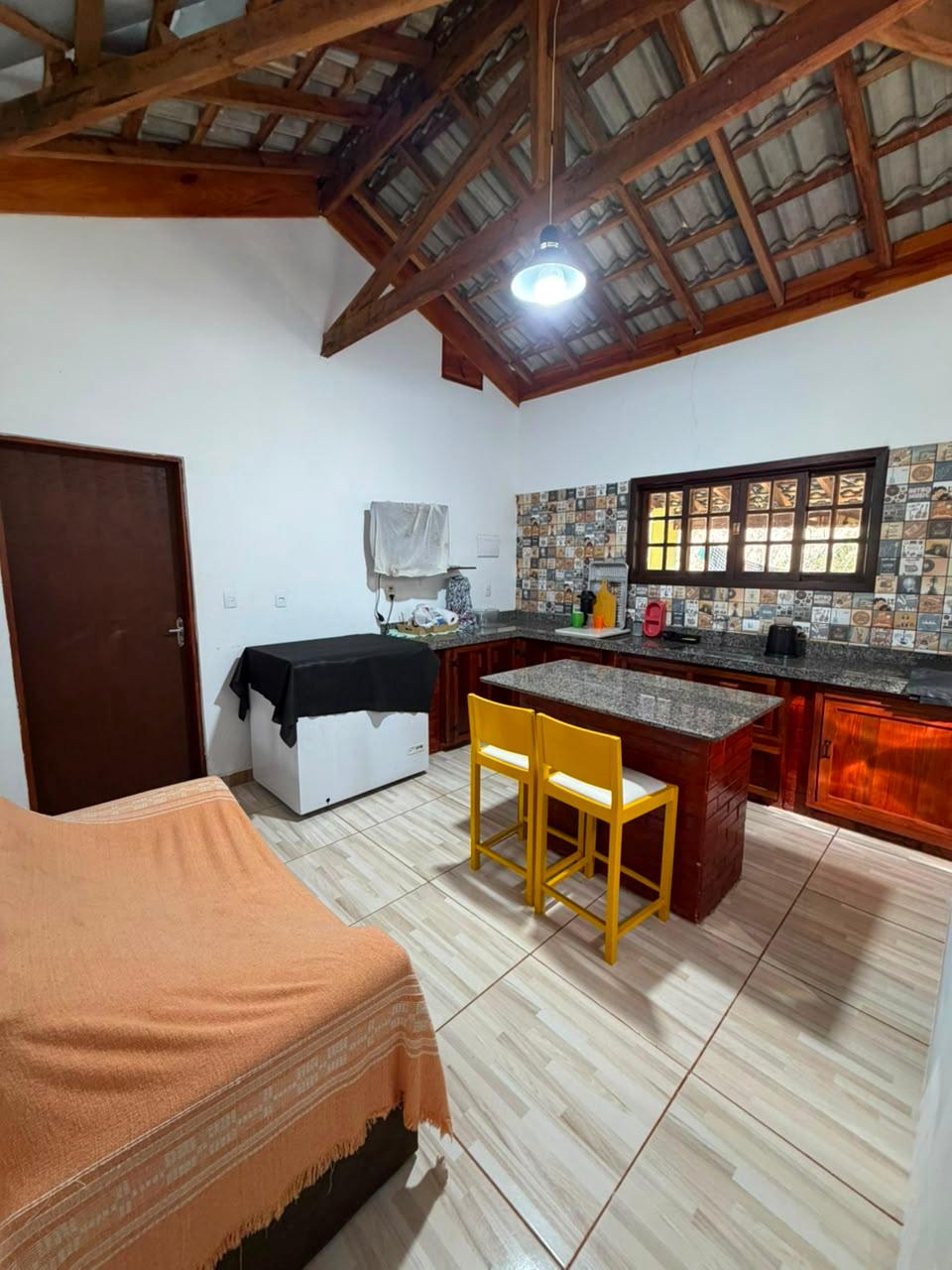 Chácara em Toledo - MG com: casa, 2 suites extras, picina, área gourmet cod. 1299