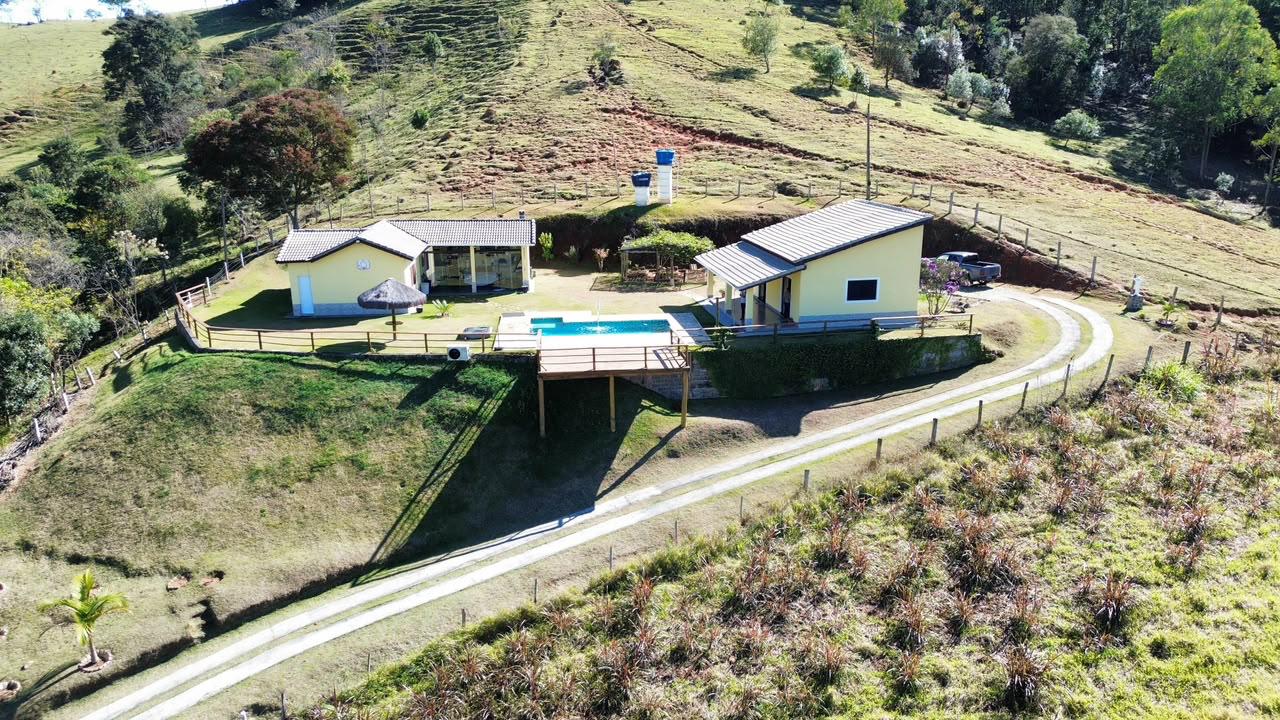 Chácara em Toledo - MG com: casa, 2 suites extras, picina, área gourmet cod. 1299