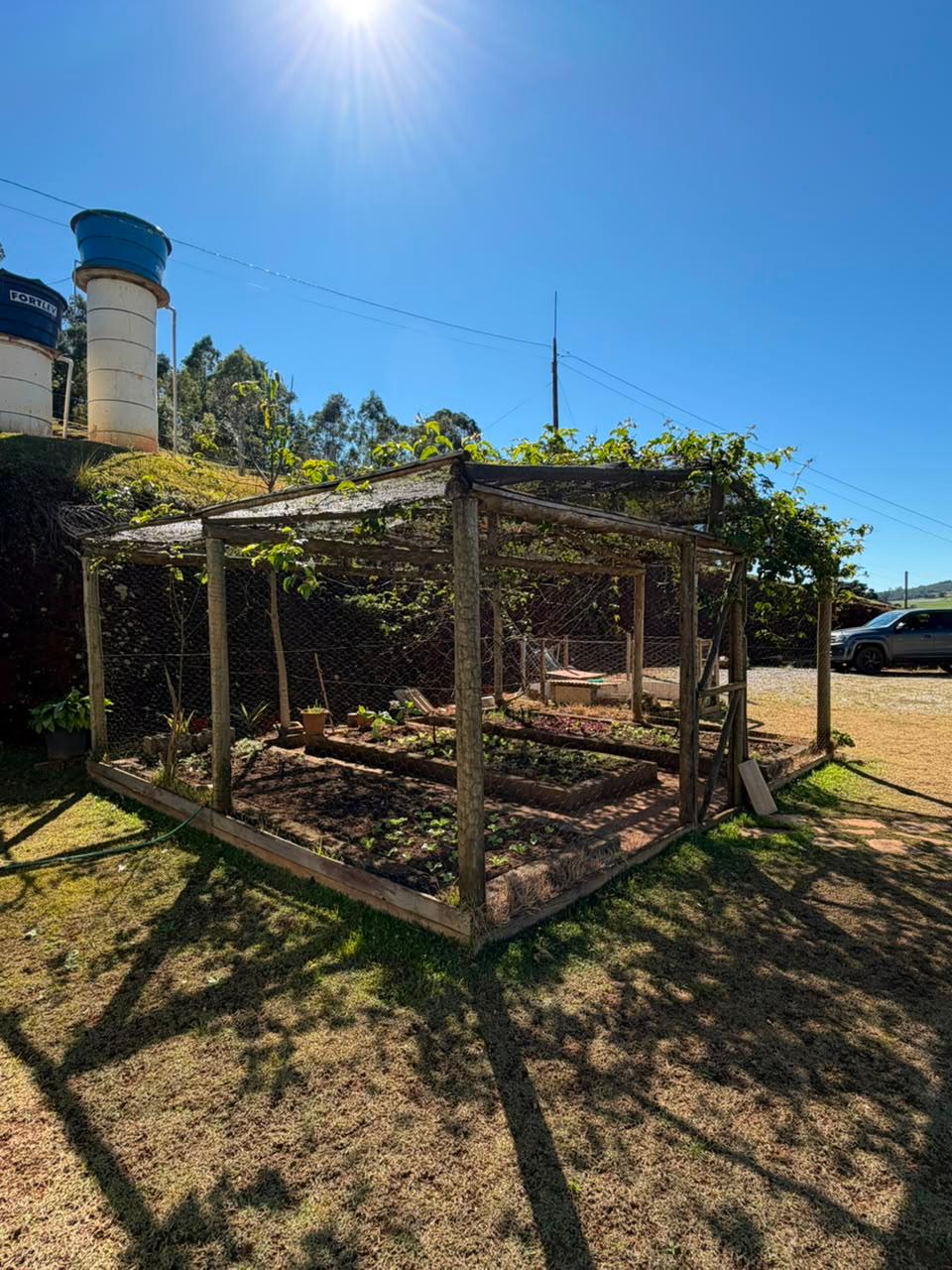 Chácara em Toledo - MG com: casa, 2 suites extras, picina, área gourmet cod. 1299