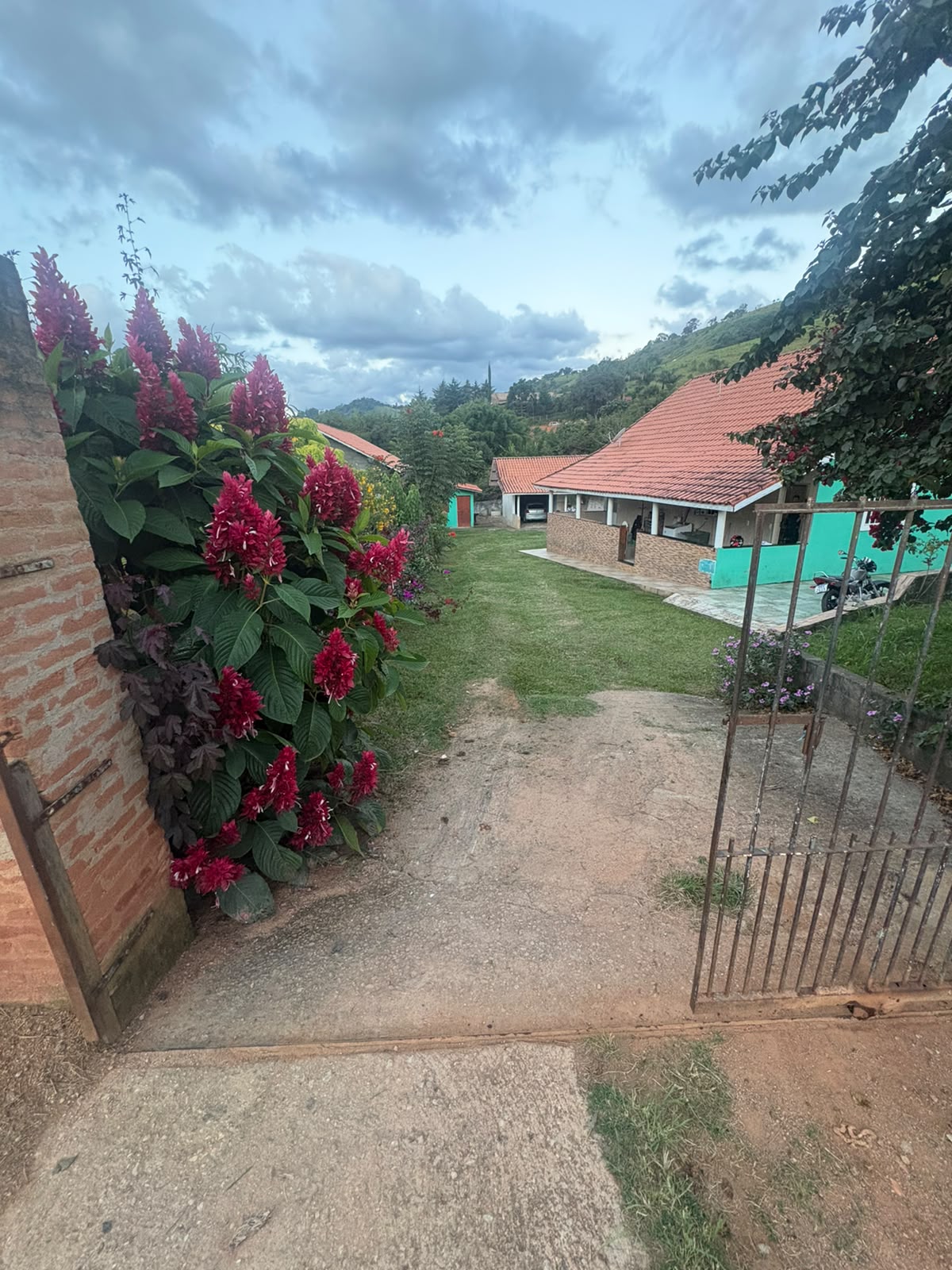Chácara com 2 casas à venda em Camanducaia - MG Cód.1300