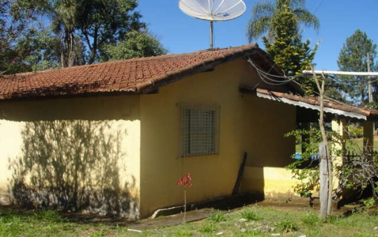 Sítio com casa, piscina, churrasqueira, pomar. localizado em Munhoz | código 256