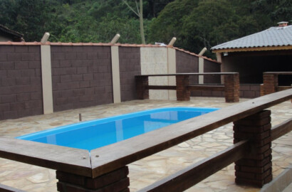 Chácara com casa, piscina, campo de futebol, pomar. localizada em Extrema MG | código 352