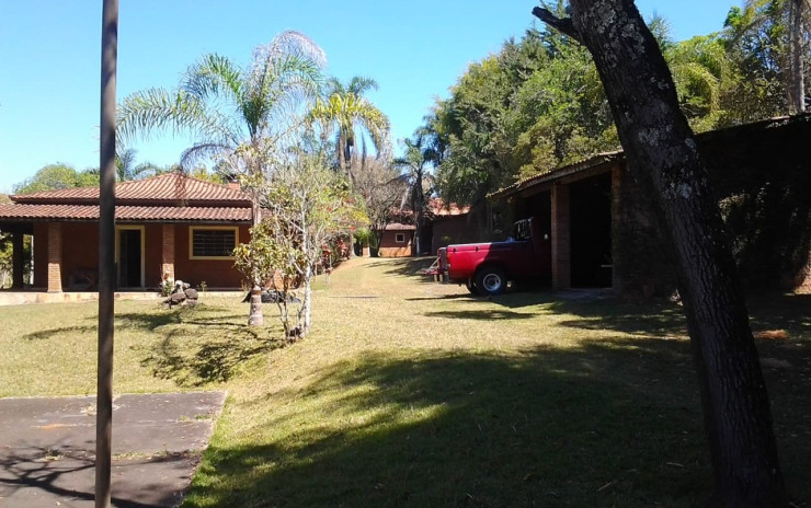 Sitio - com casa, garagem + quadra para esportes; na cidade de Cambuí - MG | código 423