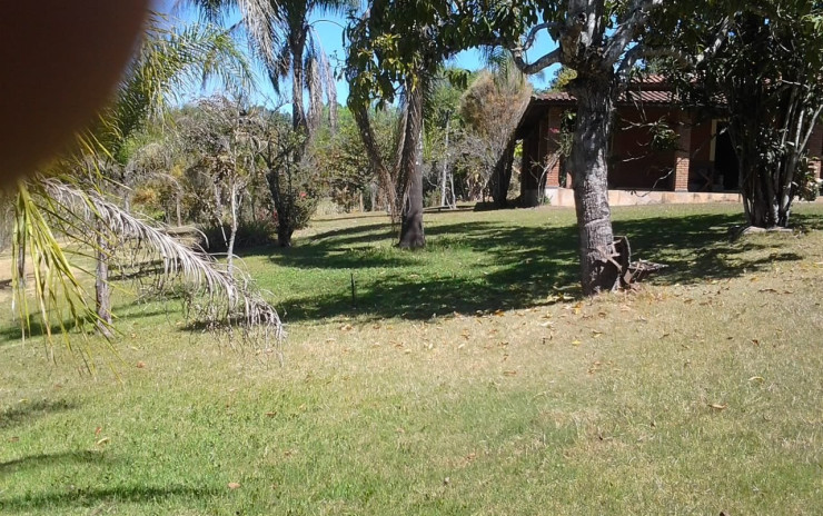 Sitio - com casa, garagem + quadra para esportes; na cidade de Cambuí - MG | código 423