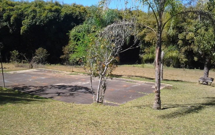 Sitio - com casa, garagem + quadra para esportes; na cidade de Cambuí - MG | código 423