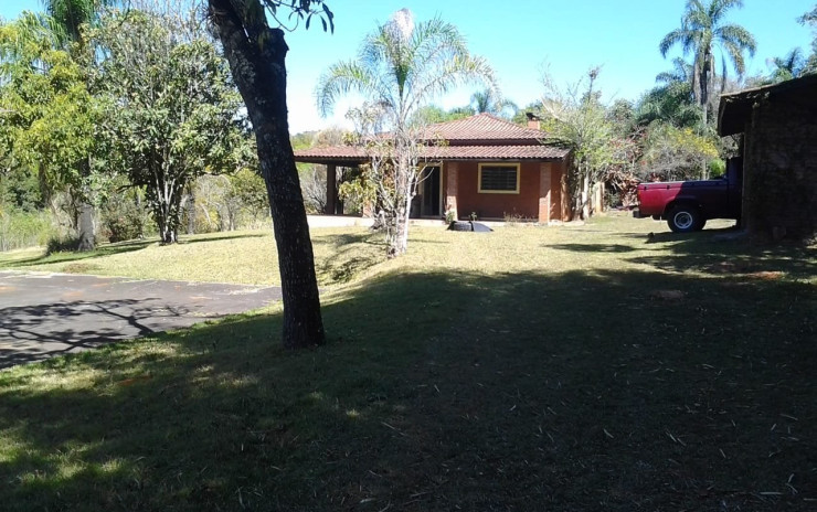 Sitio - com casa, garagem + quadra para esportes; na cidade de Cambuí - MG | código 423