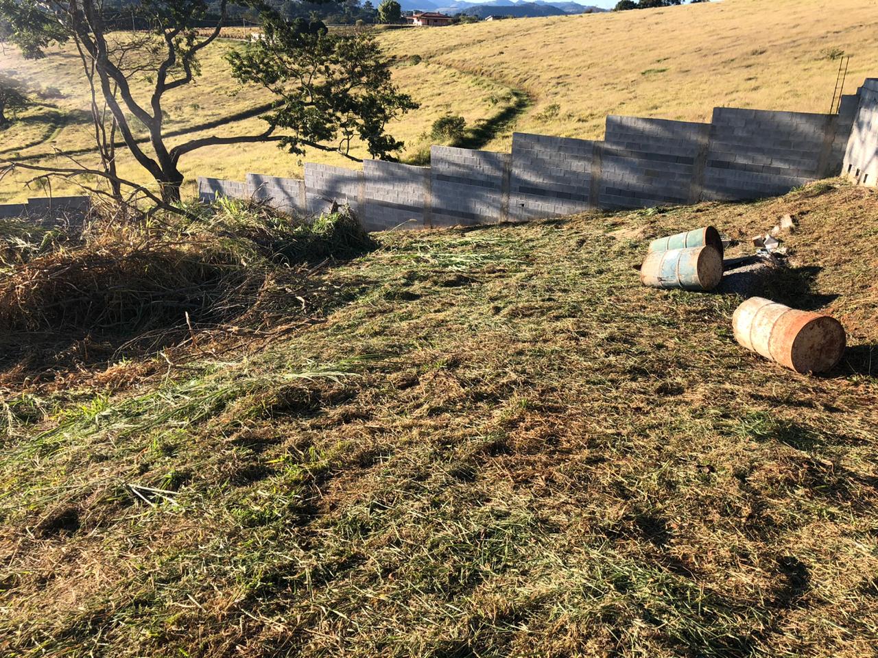 Lote em condomínio fechado com portaria, bem localizado. Local Extrema MG | código 563