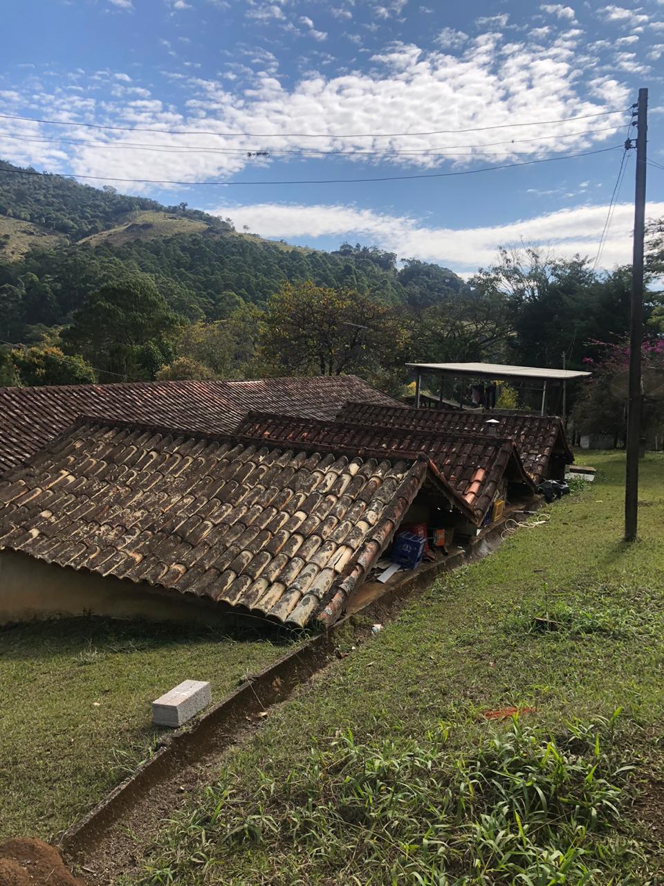 Chácara com piscina, suíte externa. Espaço gourmet. local Extrema MG | código 565