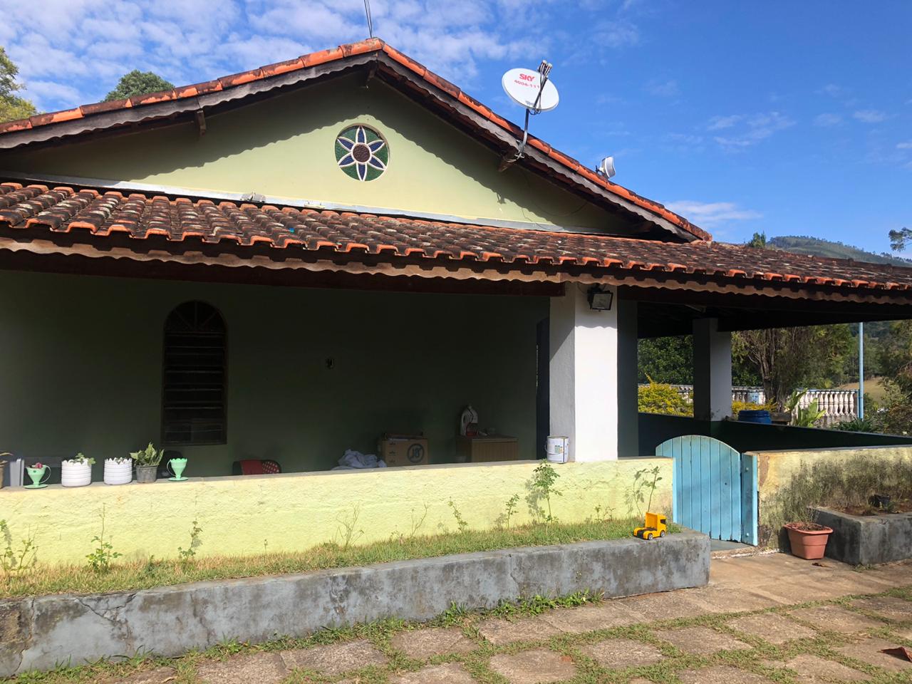 Chácara com piscina, suíte externa. Espaço gourmet. local Extrema MG | código 565