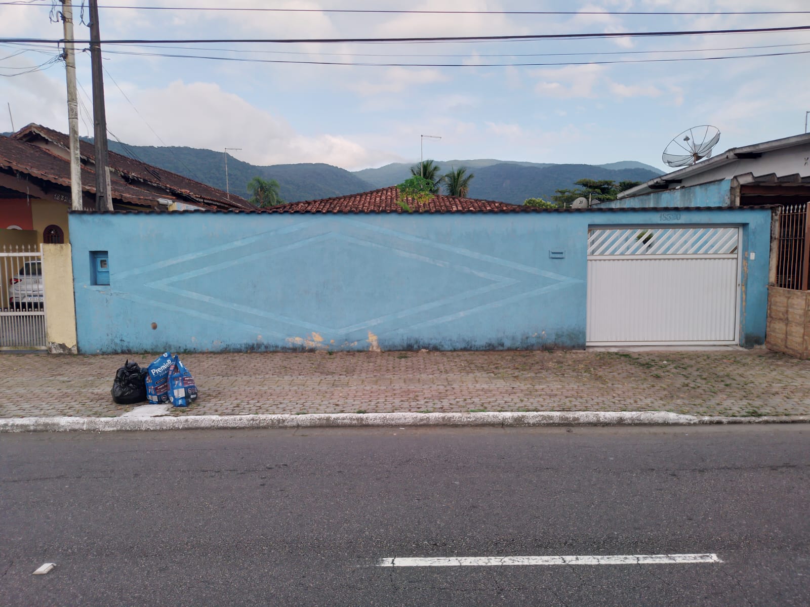 Casa muito bem construída; Localizada em bairro nobre | Praia Grande - SP | código 948
