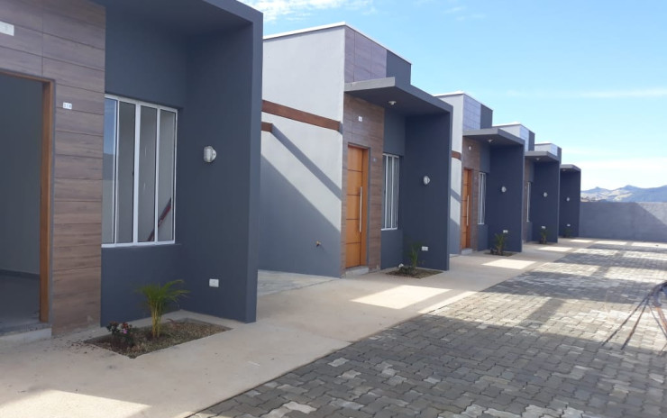 Casa com 2 quartos, sala, cozinha, banheiro; bem localizada | Extrema - MG | código 718