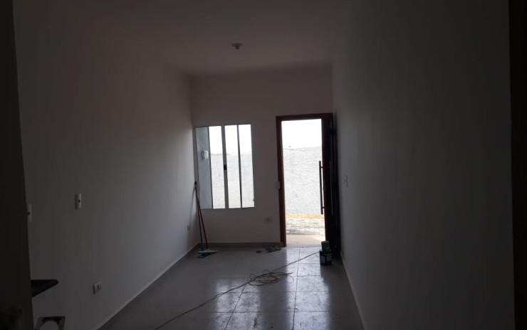 Casa com 2 quartos, sala, cozinha, banheiro; bem localizada | Extrema - MG | código 718