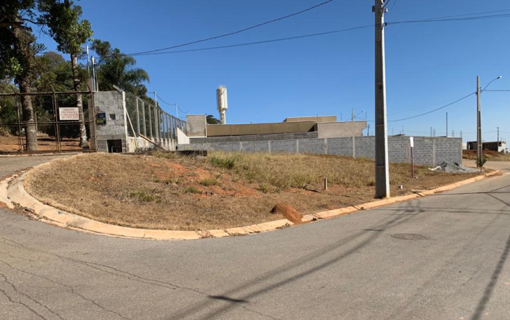 Lote de esquina, muito bem localizado, próximo a faculdade | Extrema - MG | código 727