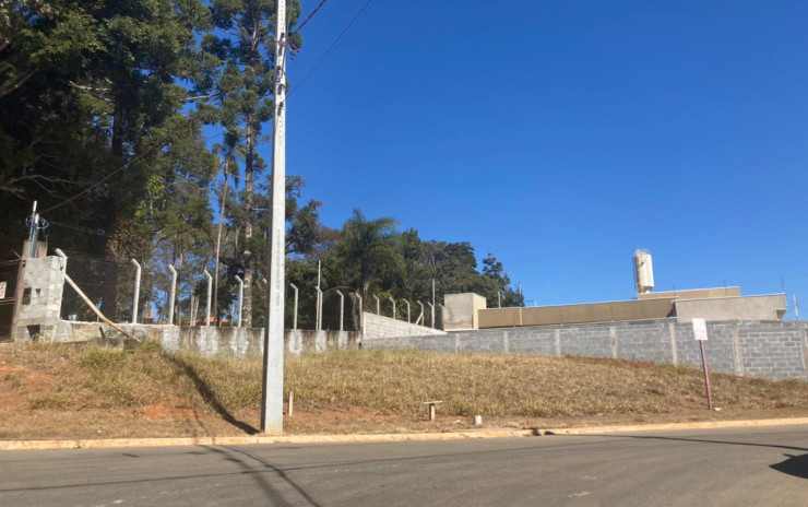 Lote de esquina, muito bem localizado, próximo a faculdade | Extrema - MG | código 727