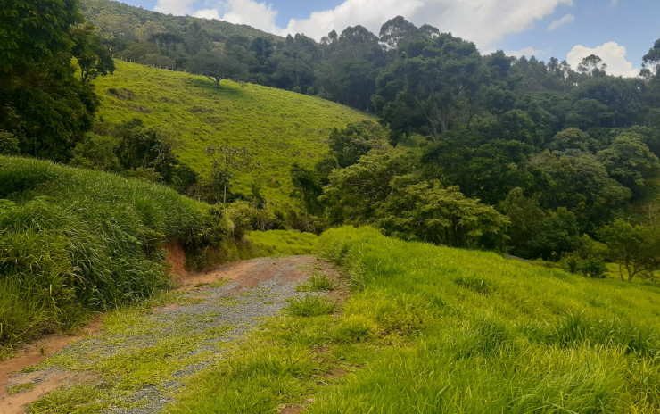 Sítio com: nascentes, linda vista panorâmica, em aclive | Extrema - MG | código 762