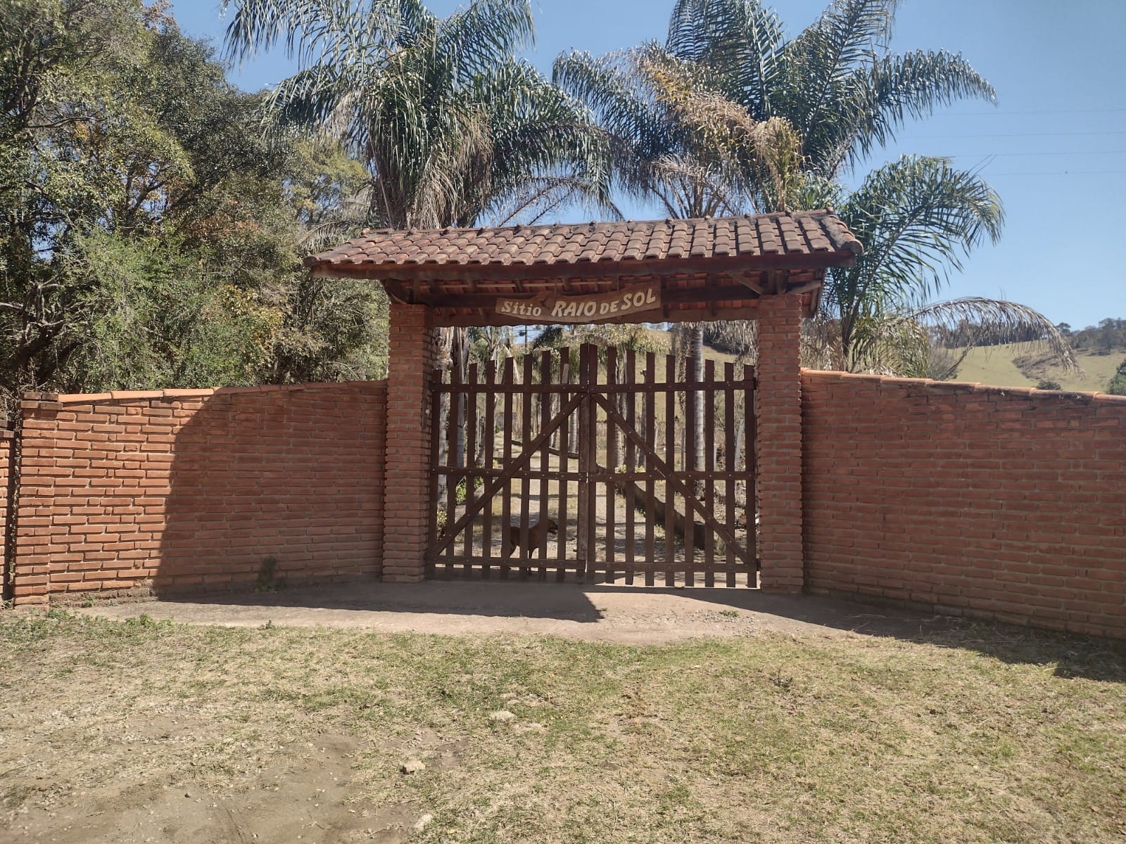 Sítio com: 3 tanques de peixe, vista panorâmica, casa sede | Munhoz - MG | código 779