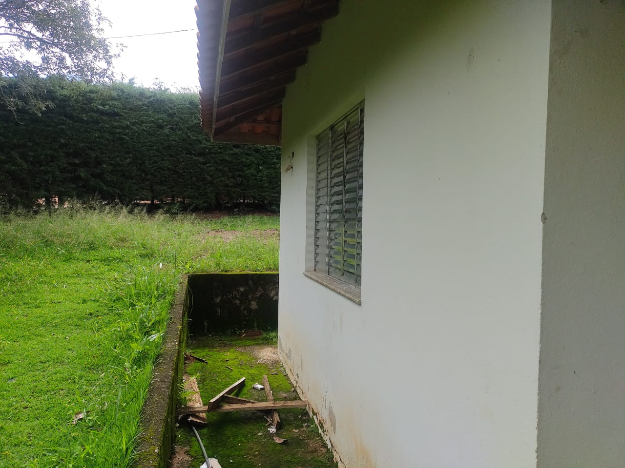 Chácara - casa de laje boa bem acabada. Poço, córrego | Itapeva - MG | código 786