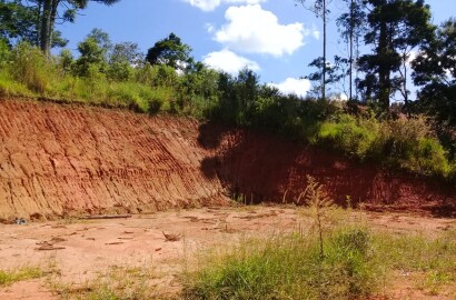 Sítio com platô, mina de água, córrego passando no fundo | Extrema - MG | código 792