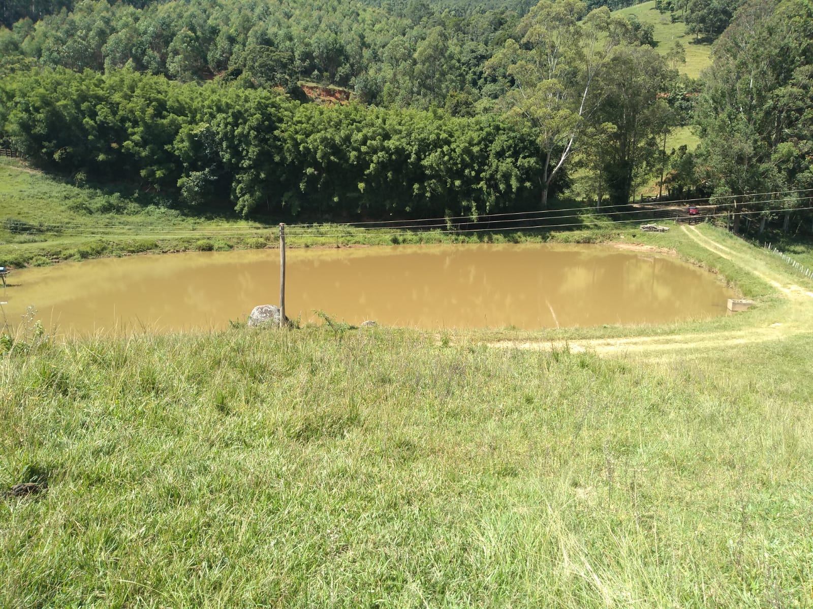 Fazenda com casa simples, lago de lazer, divisa com Extrema | Joanópolis - SP | código 848